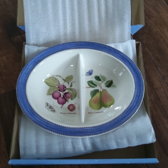 WEDGEWOOD💥New💥'Sarahs Garden' Divided Serving Dish w/ Fruit Design - Picture 1 of 6